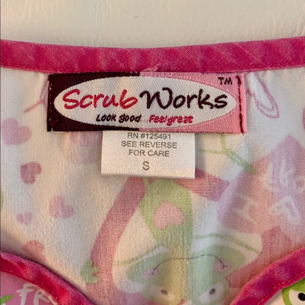 Scrub Works top - Picture 6 of 7